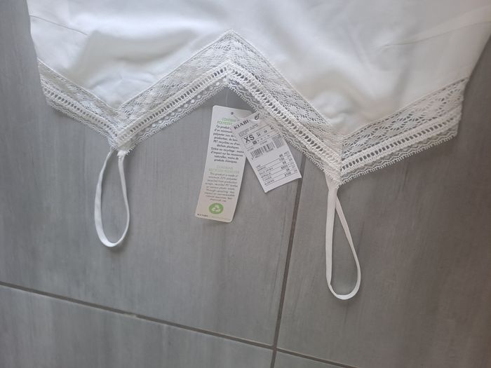 Débardeur blanc neuf Kiabi Taille XS (34) - photo numéro 4