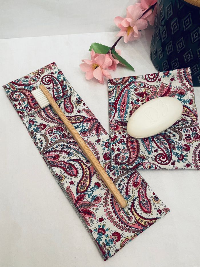 Pochette à brosse à dent et pochette à savon - photo numéro 2