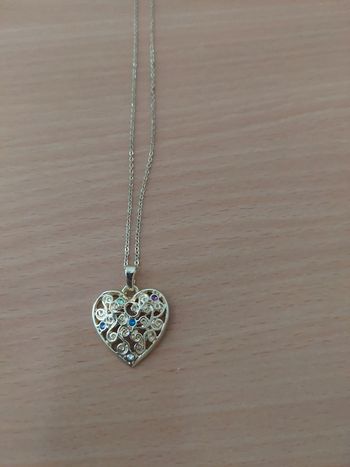 Jolie coller avec un coeur