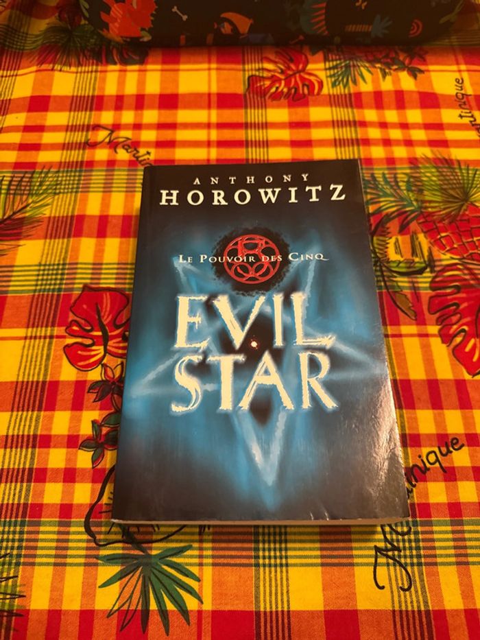 Livre le pouvoir des cinq - évil star - Anthony horowitz
