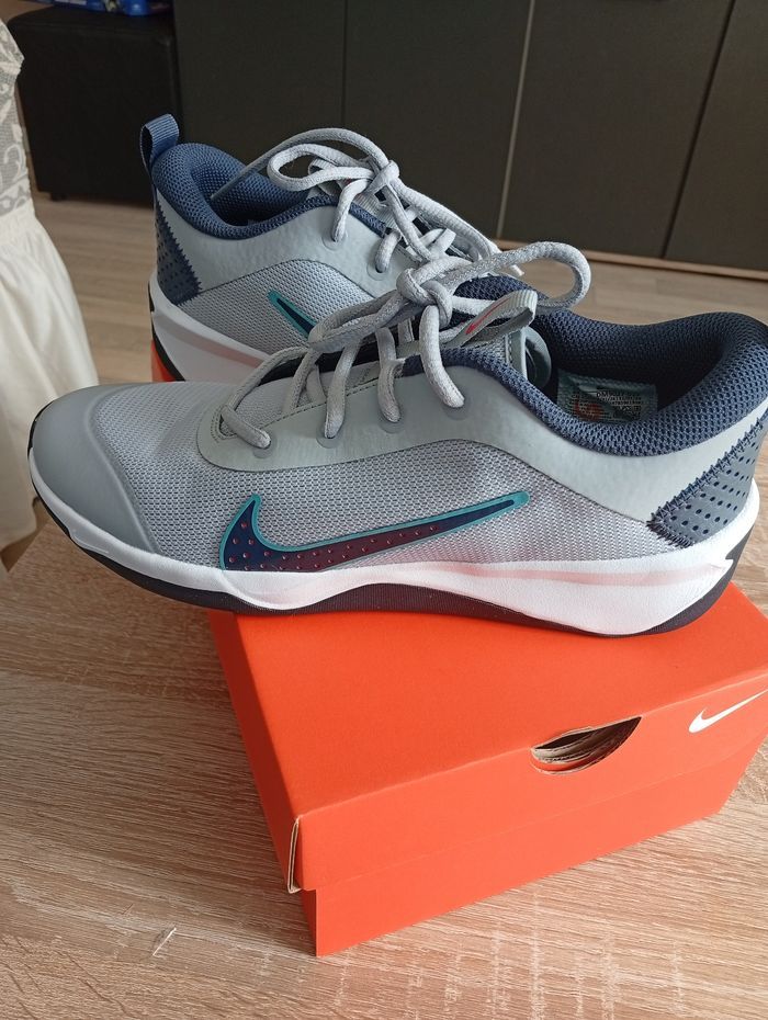 Baskets Nike neuves - photo numéro 2