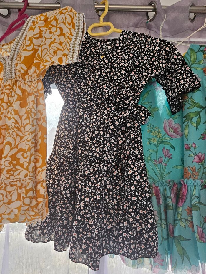 Lot robes 5 ans - photo numéro 2