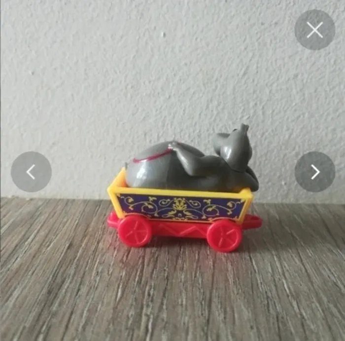 Figurine kinder surprise Gloria Madagascar 3 - photo numéro 2