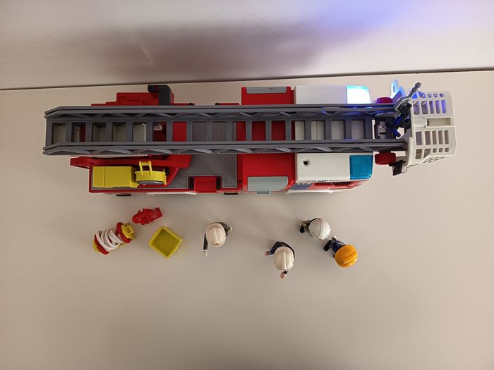 Playmobil camion de pompier - photo numéro 6
