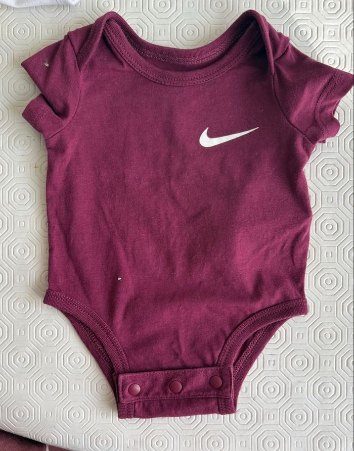 Lot de body Nike - photo numéro 3