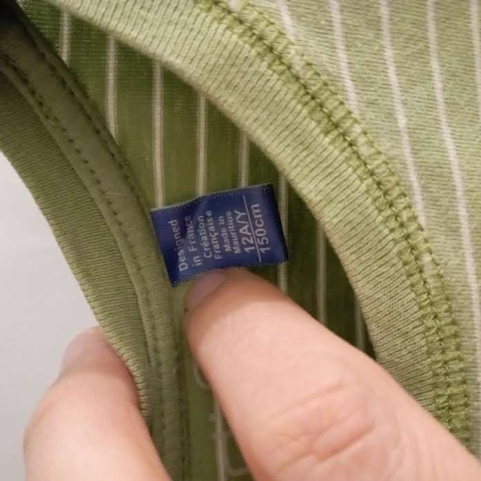 t-shirt rouge vert/jaune "okaïdi" 12 ans - photo numéro 2