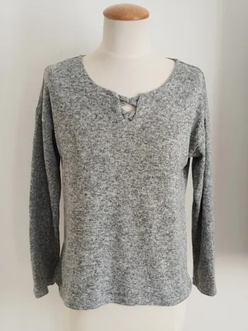 Pull gris Kiabi taille 14 ans