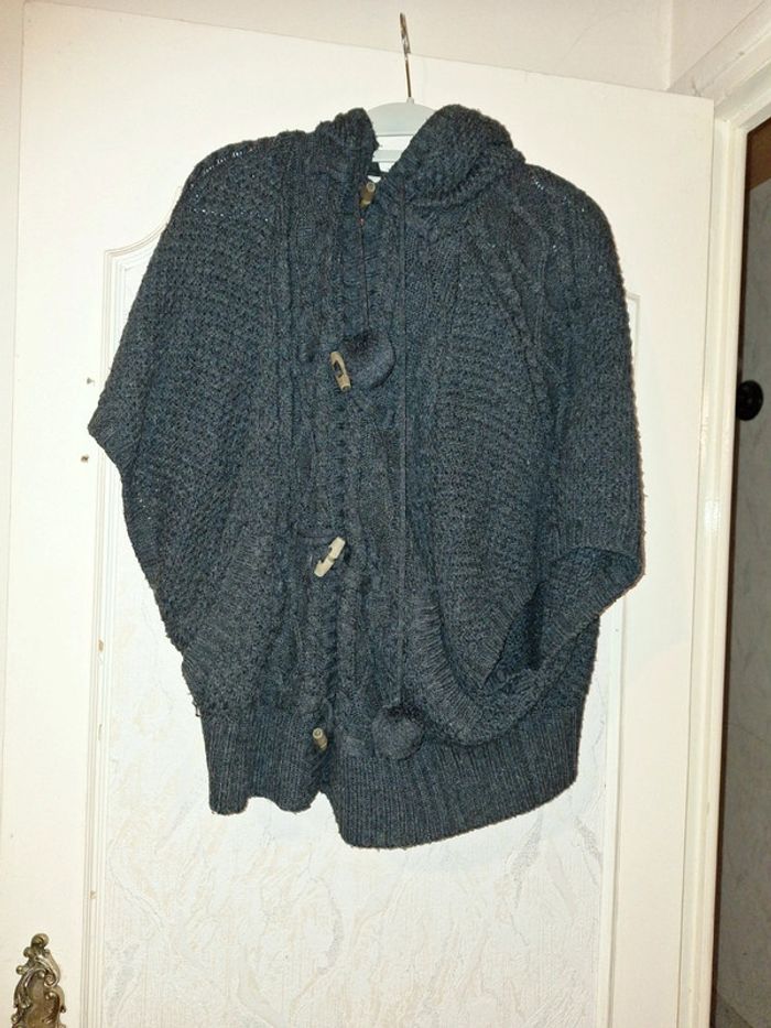 Cape chaude sans manches à capuche