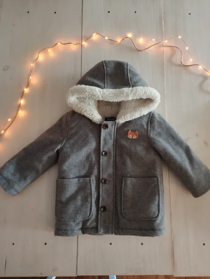Manteau d’hiver gris garçon 24 mois – motif renard 🦊 (Kiabi)