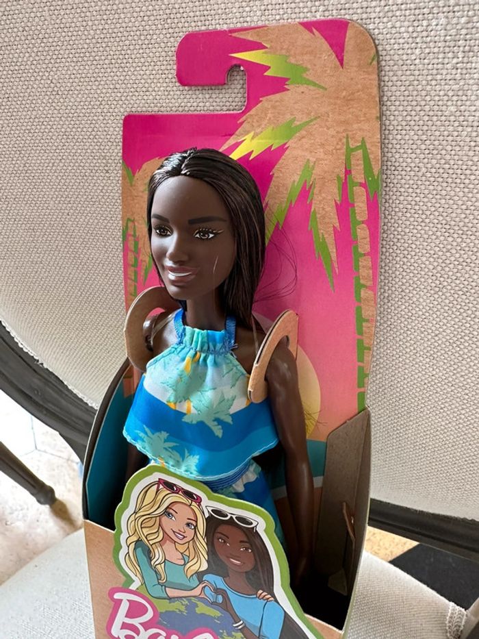 NEUF Mattel Barbie aime les océans 2 Hawaï Polynésie noire poupée metisse brune - photo numéro 2