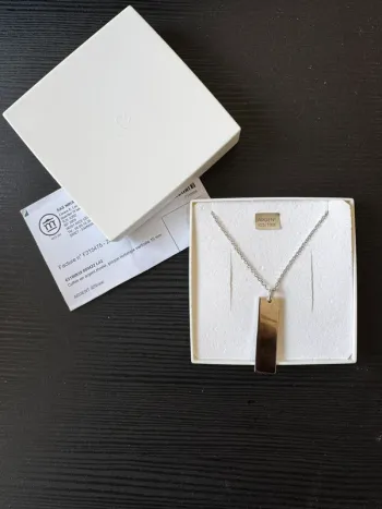 Collier en argent avec plaque à gravé