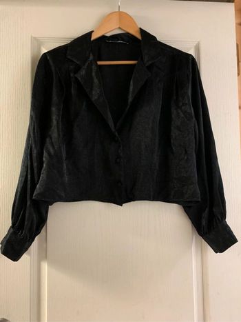 Chemisier satiné noir court de Zara taille M