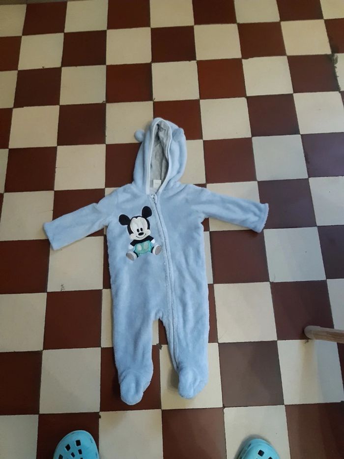 Combinaison 6mois Disney