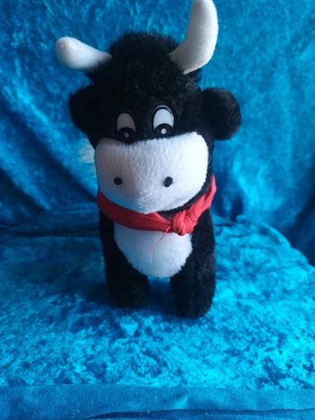 Peluche vache et son bandana