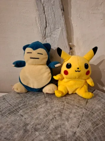 Peluches Pokémon Ronflex et Pikachu - 1999