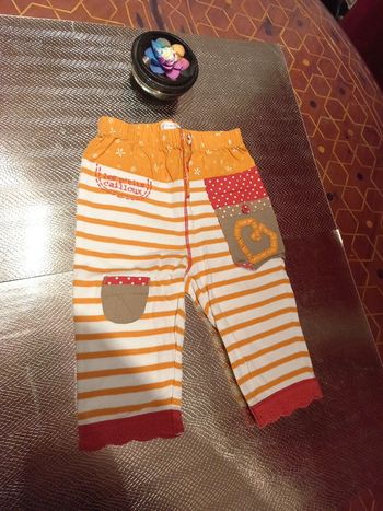 Superbe pantacourt stylisé 12 mois