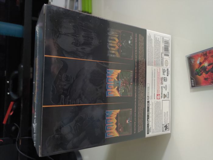 Nintendo Switch Doom Collector Limited Run Games neuf sous blister - photo numéro 3