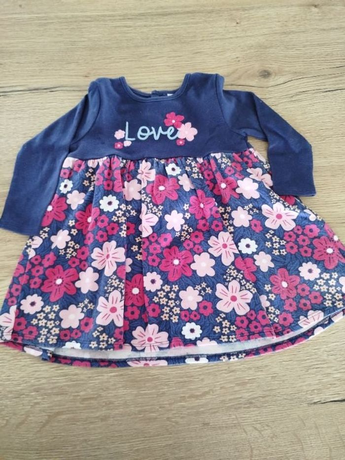 Robe bleu marine fleurie