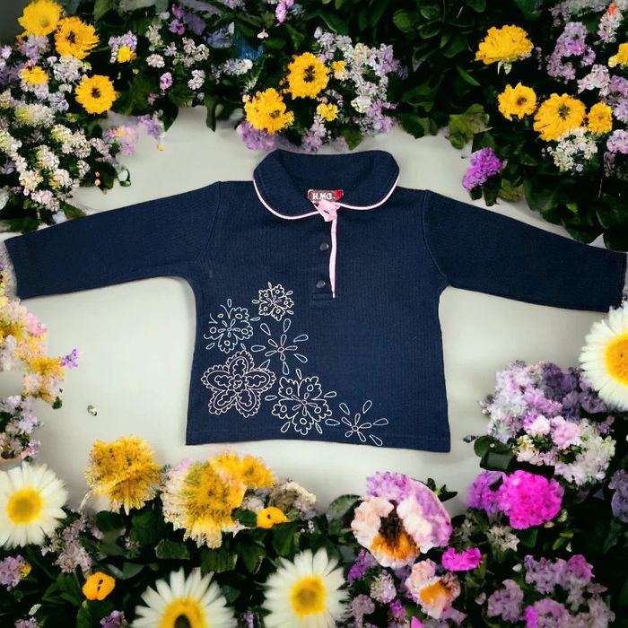 Haut marine fleurs KMG 2 ans TBE (2€)