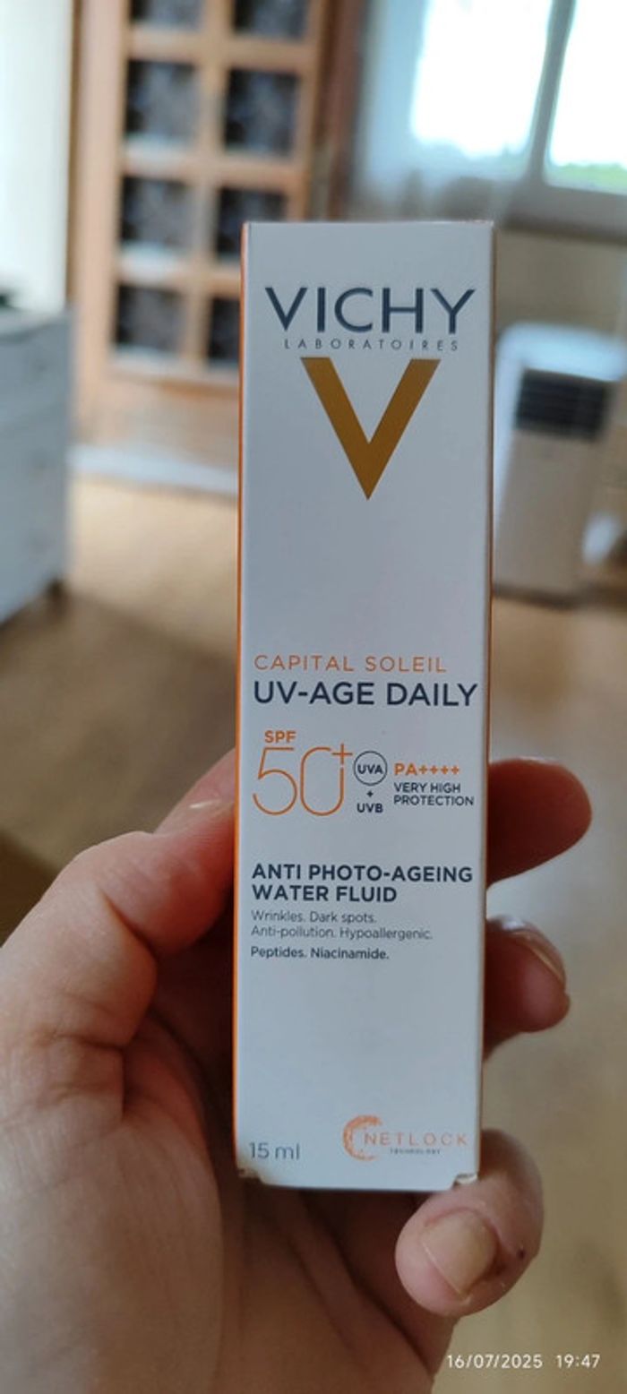 Vichy Capital Soleil Soin Solaire Anti-Age UV-Age Daily SPF50+ 15 ml - photo numéro 2