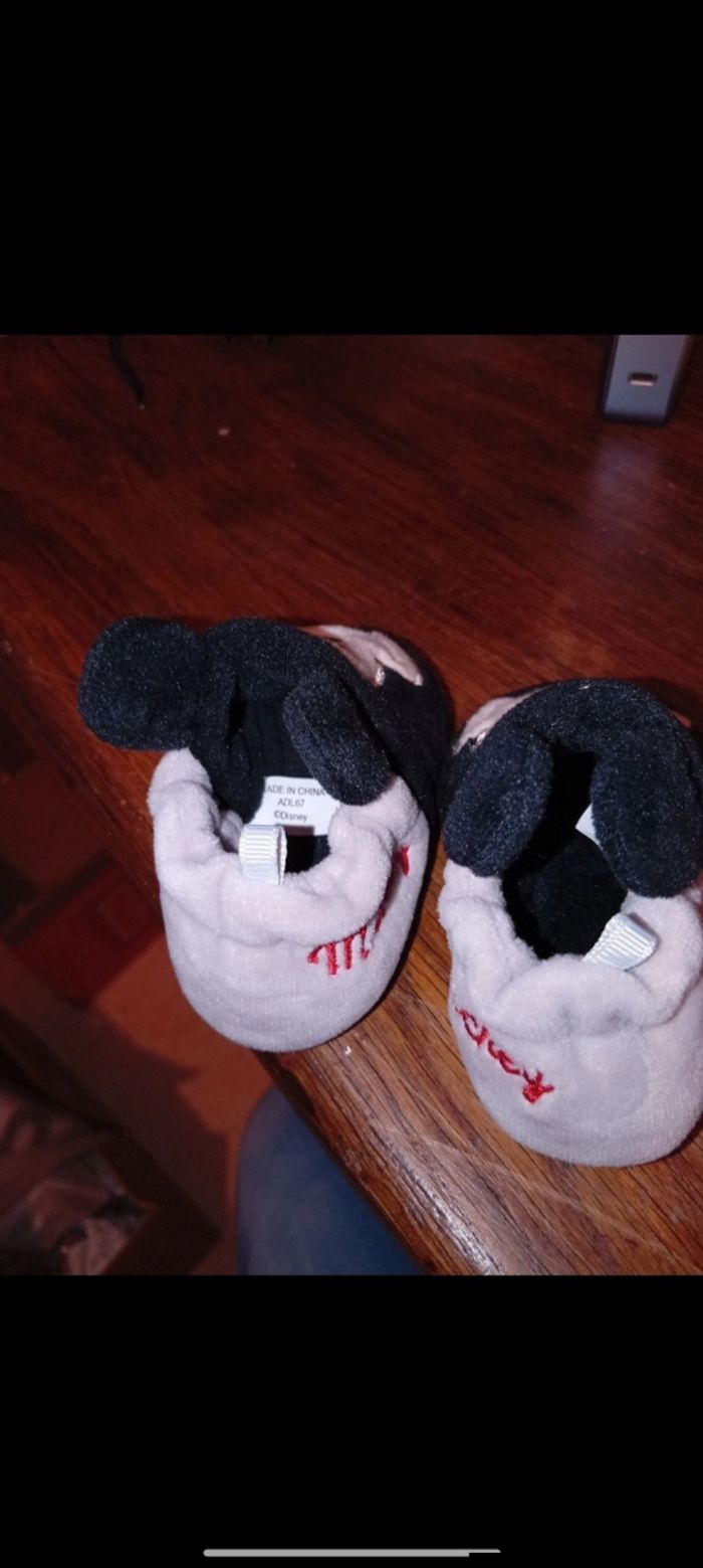 Chausson Mickey taille 6 mois - photo numéro 5