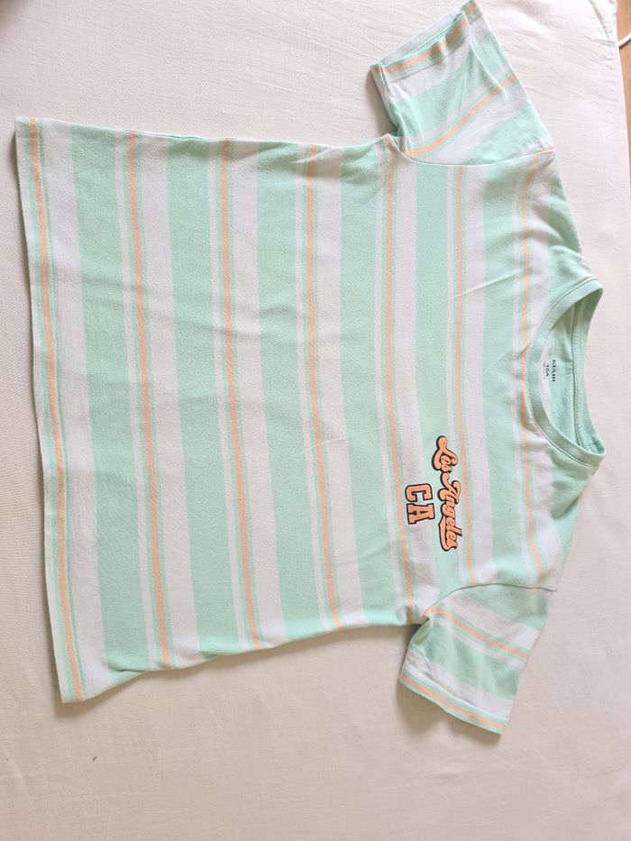 T-shirt manches courtes bon état garcon 10 ans