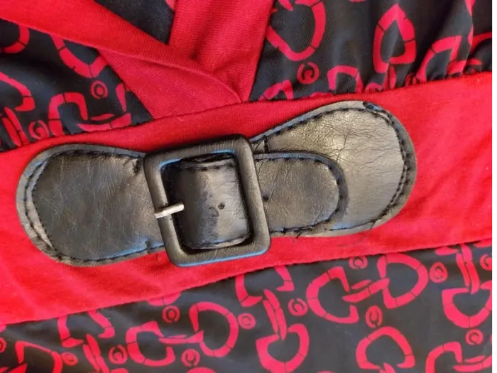 Haut noir et rouge avec boucle T36 - photo numéro 3