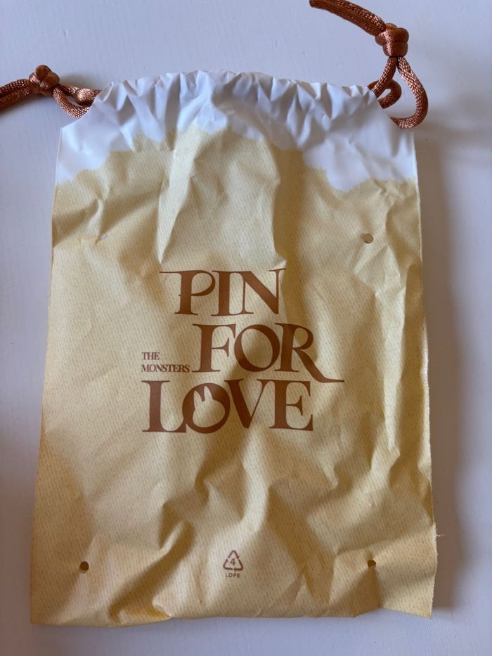 PopMart Labubu The Monsters Pin For Love « ? » - photo numéro 4