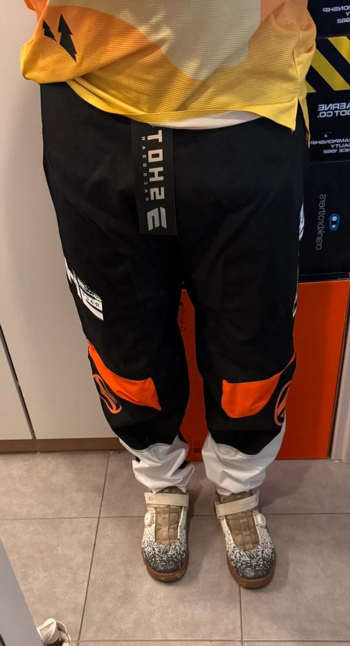 Pantalon SHOT mx ou MTB (bikepark) neuf avec étiquettes taille L (34US) - photo numéro 3