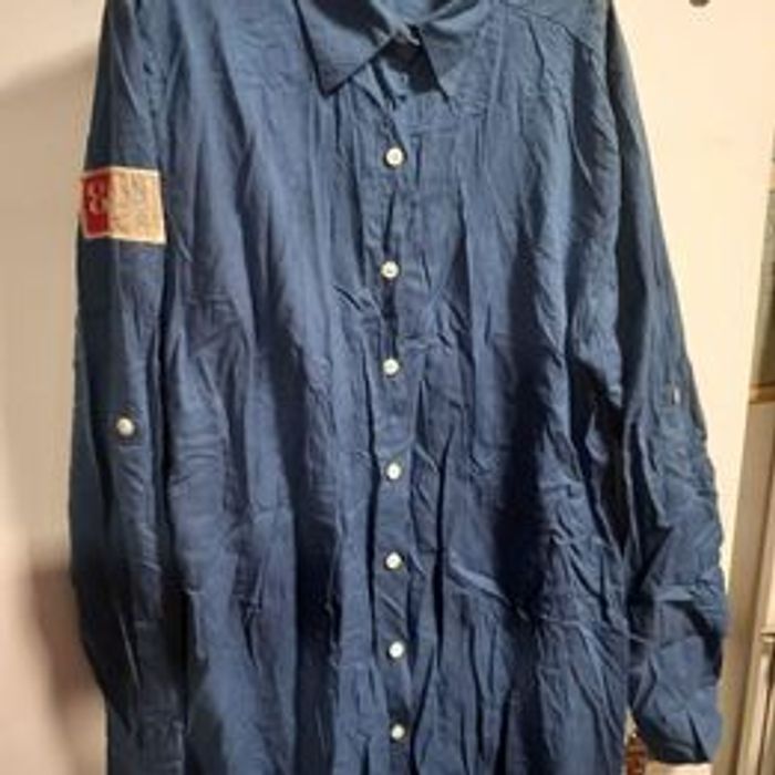 Chemise le voyage en panier