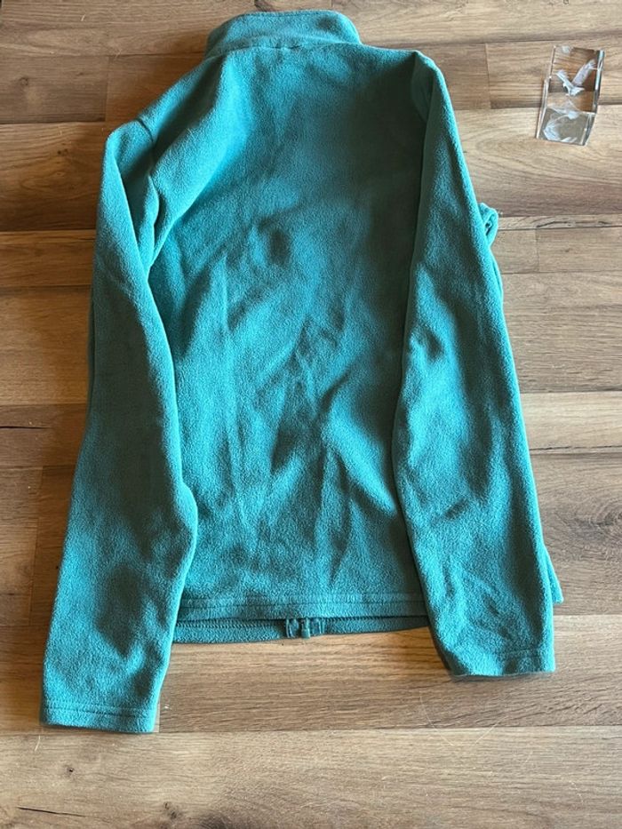Je vend une petite veste polaire taille S très bon état - photo numéro 2