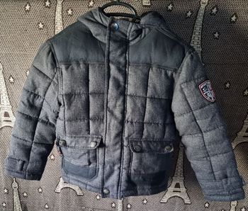 Veste grise avec capuche 5ans