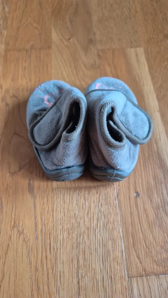 Chaussons kaki taille 18 - photo numéro 2