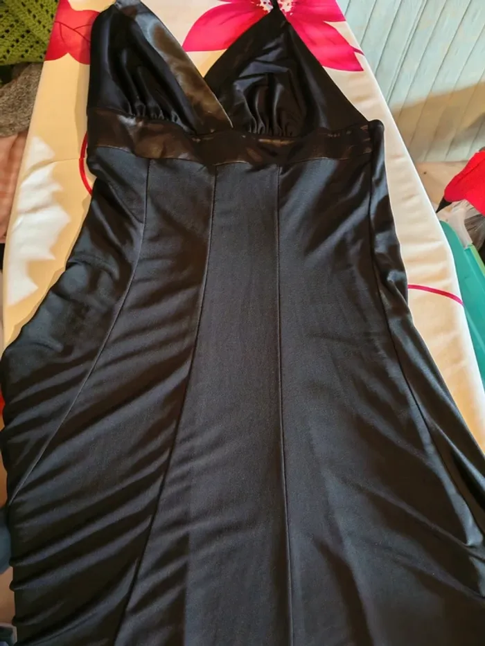 Robe dos nu - photo numéro 3