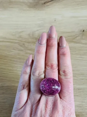 Bague en verre ajustable paillette violette