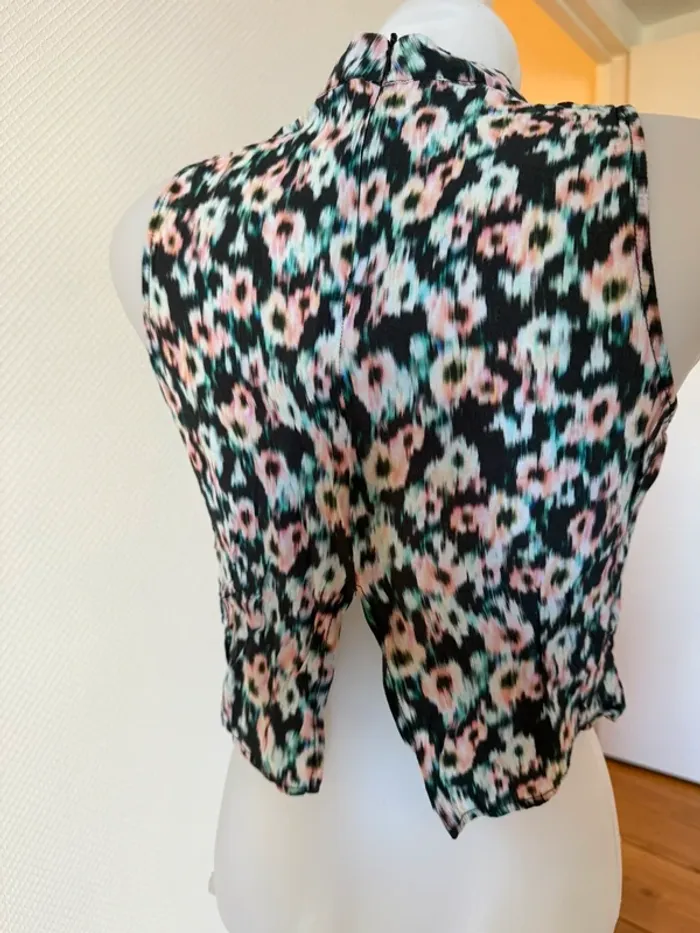 Top court en très bon état taille S Bershka - photo numéro 4