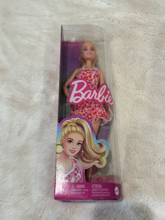 Poupée Barbie Fashionista robe fleurs