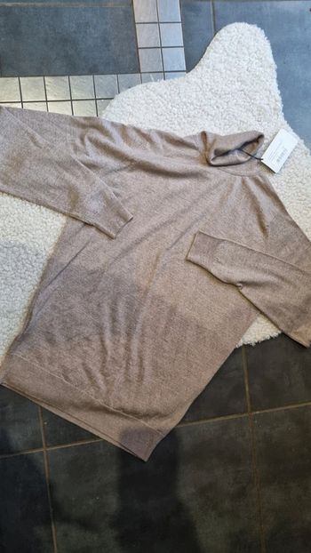 Pull col roulé John Smedley neuf M beige petit défaut