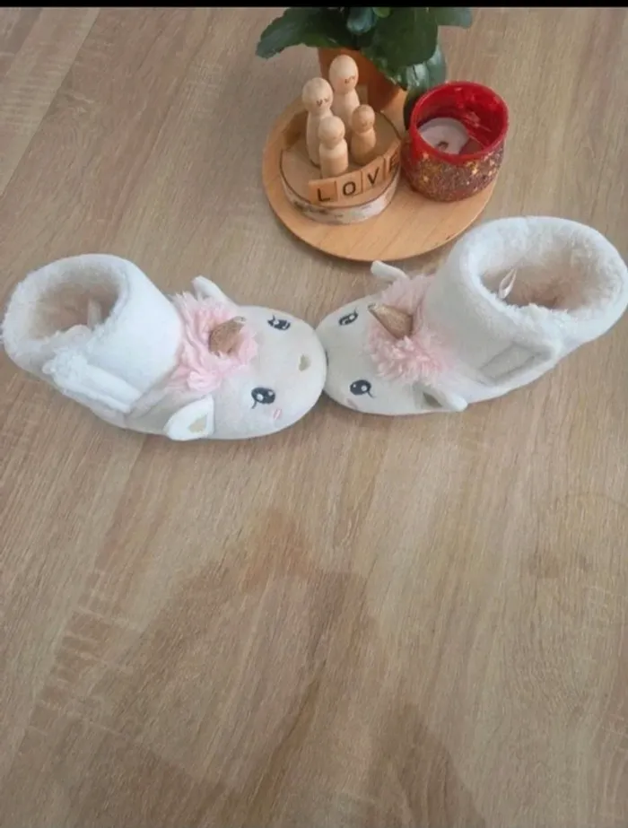Chaussons licornes pointure 25 - photo numéro 8