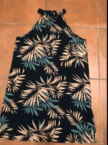 Jolie robe ras du cou neuve XL
