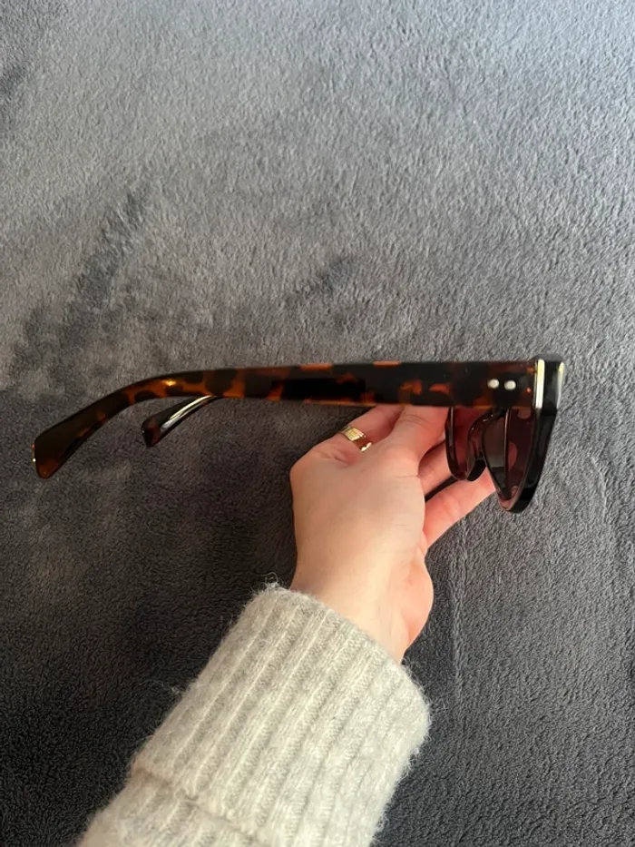 Lunette de soleil - photo numéro 3
