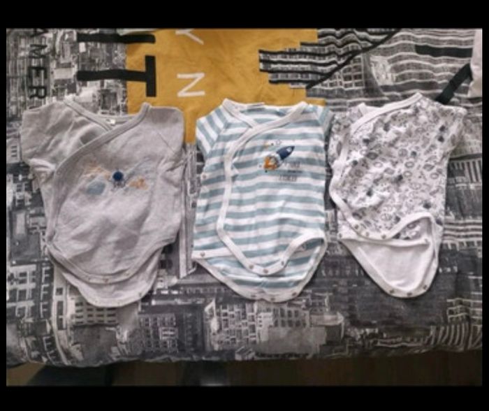 Lot bodies 3 mois - photo numéro 3