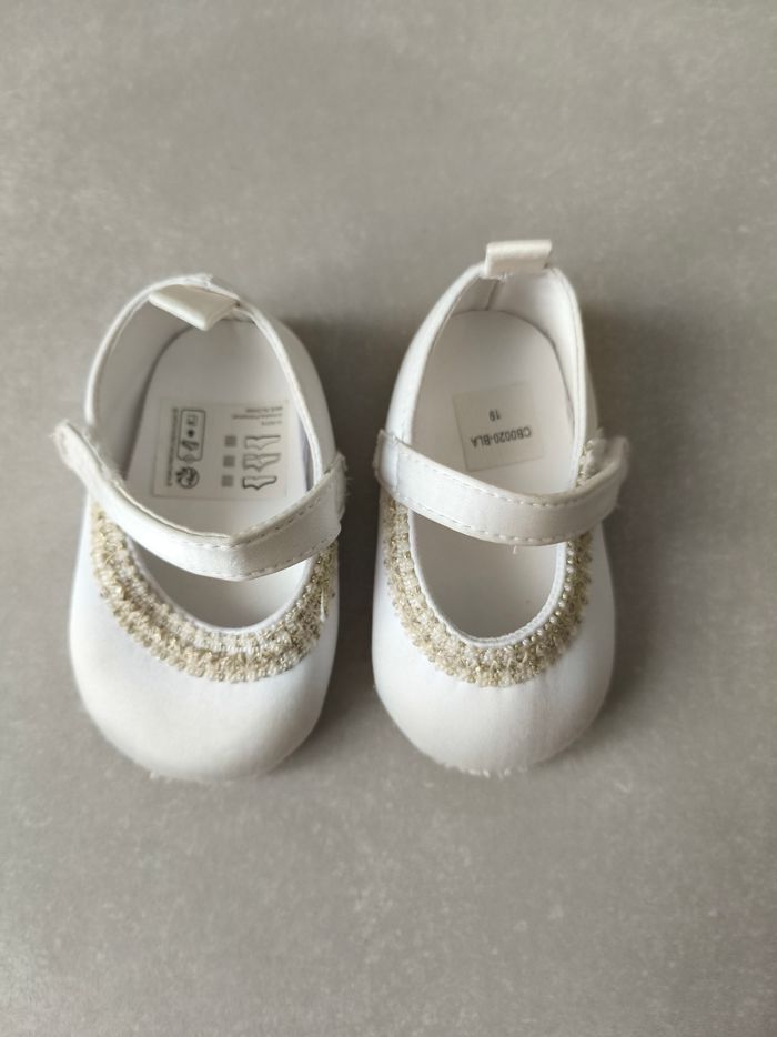 Lot chaussures et chaussons fille 6 9 mois - photo numéro 2
