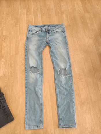 Jean pull and Bear taille 38 style troué