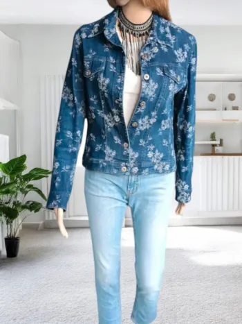 Veste en jean Hennes ,coupe droite , motifs blancs floraux, texture stretch