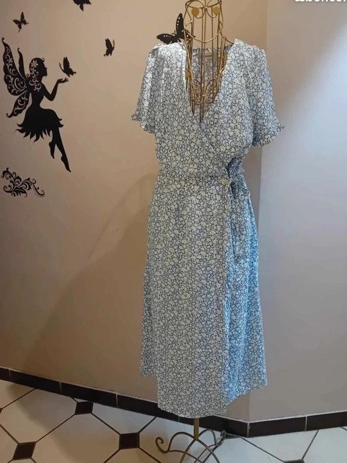Robe portefeuille fleurie