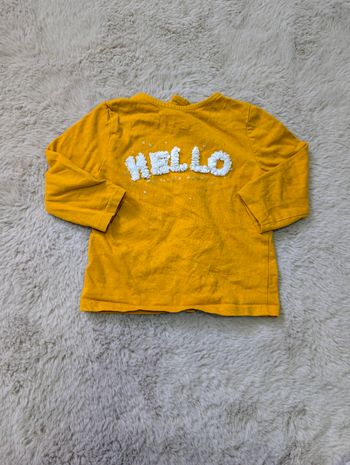 T-shirt bébé 9 mois – jaune moutarde – inscription “HELLO” fleurs – très bon état