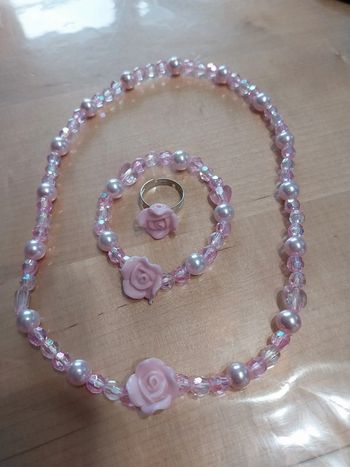 Parure de perles et rose fille bague + bracelet + collier
