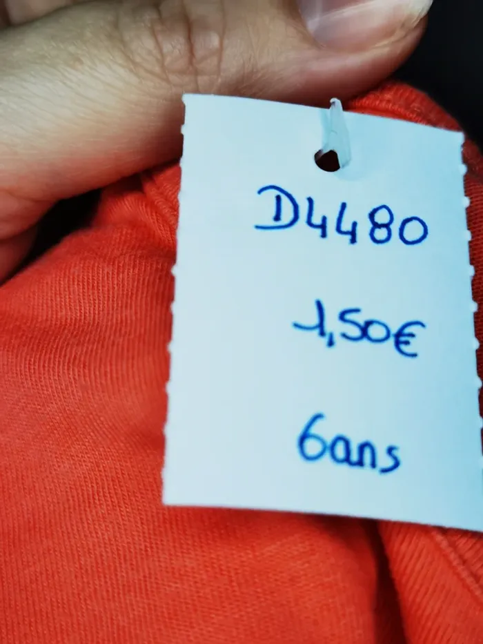 D4480 - tee-shirt fille 6 ans - photo numéro 3