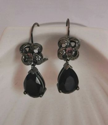 Boucles d'oreilles. Noire.